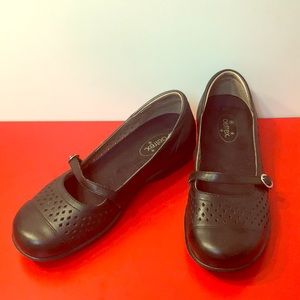 Detrex Shoes Size 7 Like New